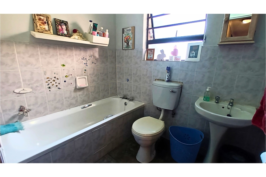 5 Bedroom Property for Sale in Gonubie Eastern Cape